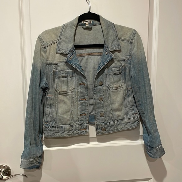 Express Cropped Washed Denim Jacket - Picture 3 of 8